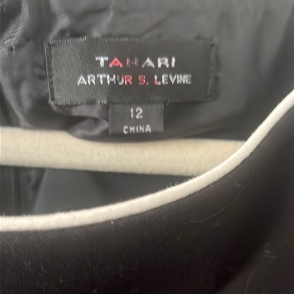 Tahari Black and White Sheath Midi Dress pockets lined like new - Picture 2 of 6